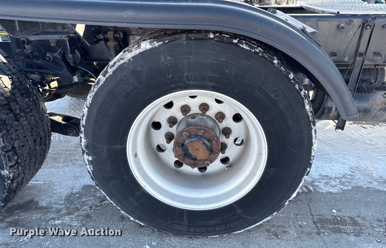 image for item EC4554 2016 Kenworth T800 semi truck