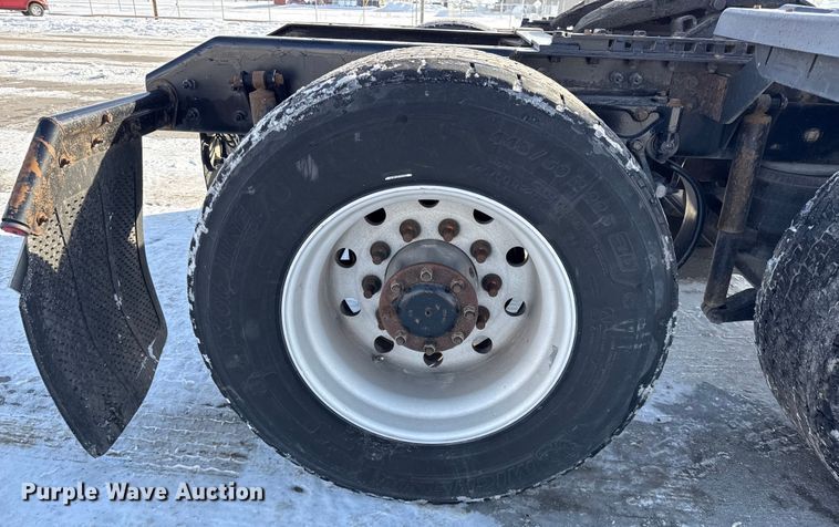 image for item EC4554 2016 Kenworth T800 semi truck