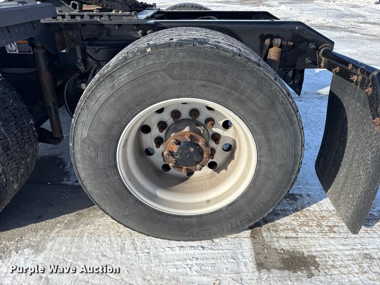 image for item EC4554 2016 Kenworth T800 semi truck