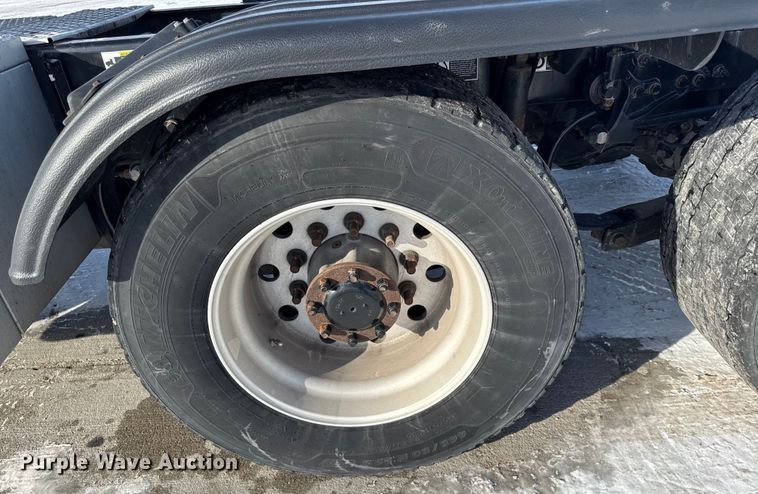 image for item EC4554 2016 Kenworth T800 semi truck