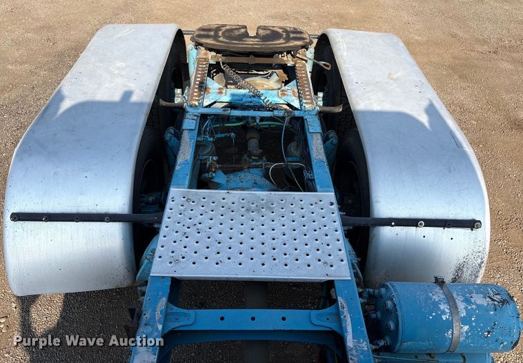 image for item EC8216 2014 Freightliner Cascadia semi truck