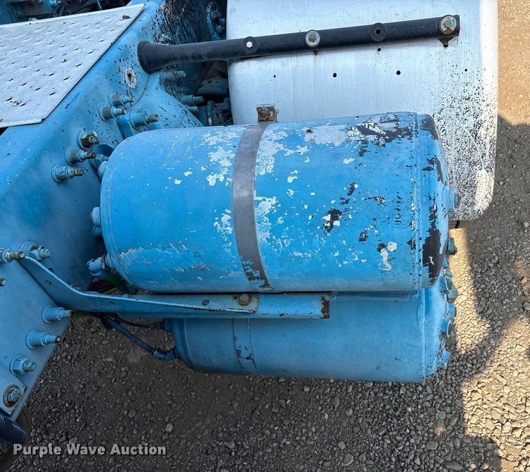 image for item EC8216 2014 Freightliner Cascadia semi truck