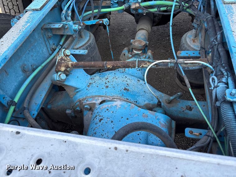 image for item EC8216 2014 Freightliner Cascadia semi truck