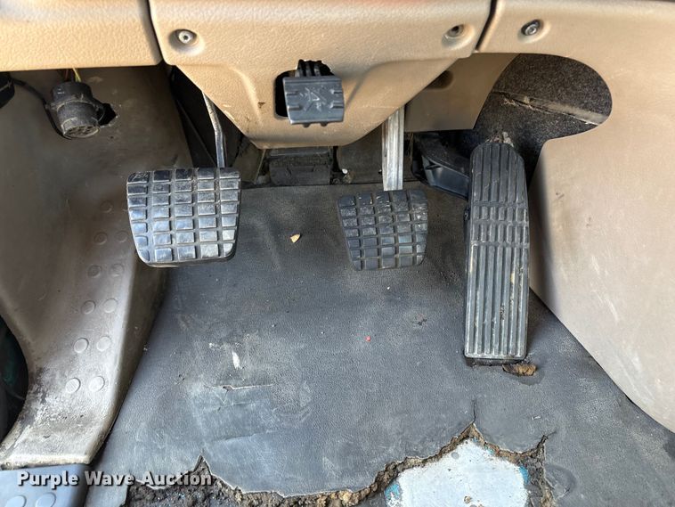 image for item EC8216 2014 Freightliner Cascadia semi truck