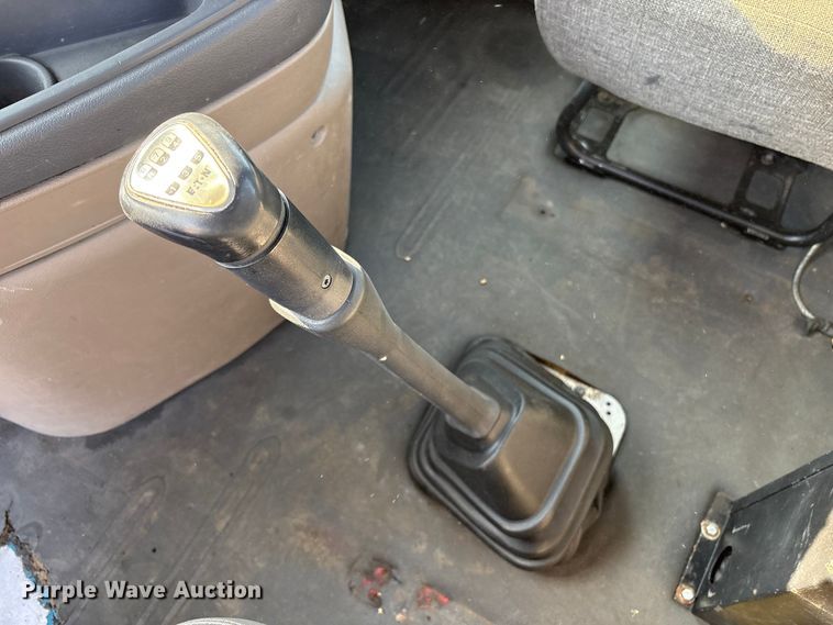 image for item EC8216 2014 Freightliner Cascadia semi truck