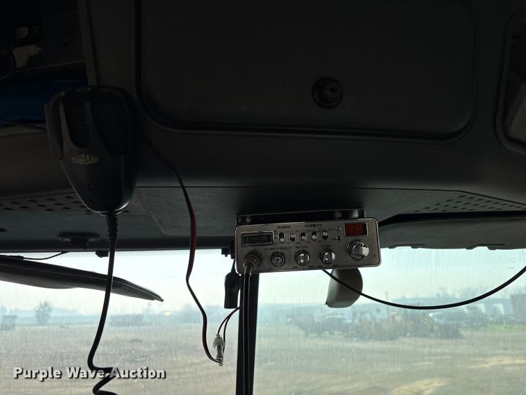 image for item EC8216 2014 Freightliner Cascadia semi truck