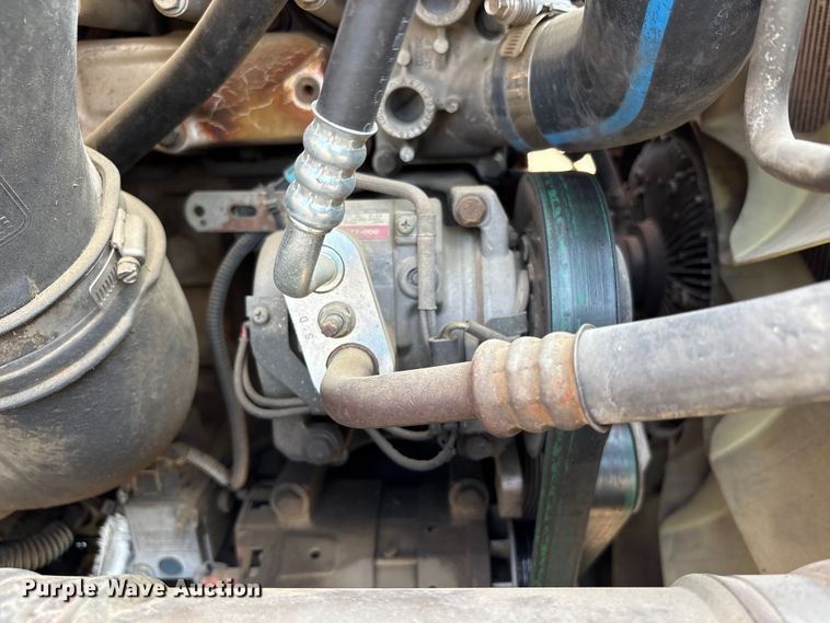 image for item EC8216 2014 Freightliner Cascadia semi truck