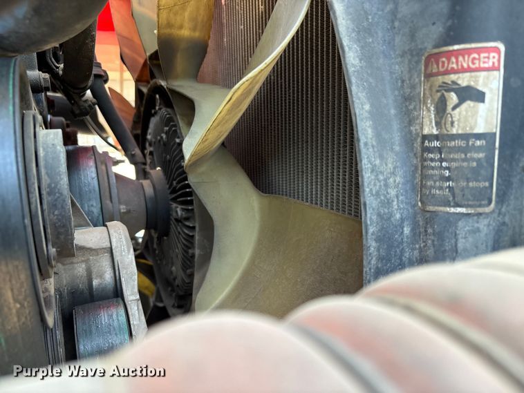 image for item EC8216 2014 Freightliner Cascadia semi truck