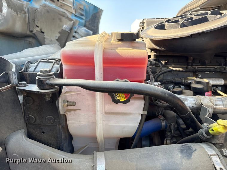 image for item EC8216 2014 Freightliner Cascadia semi truck