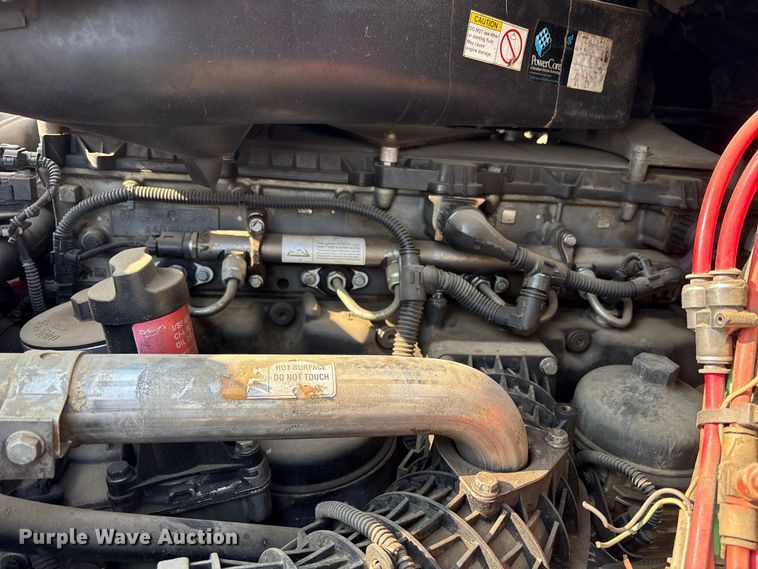 image for item EC8216 2014 Freightliner Cascadia semi truck