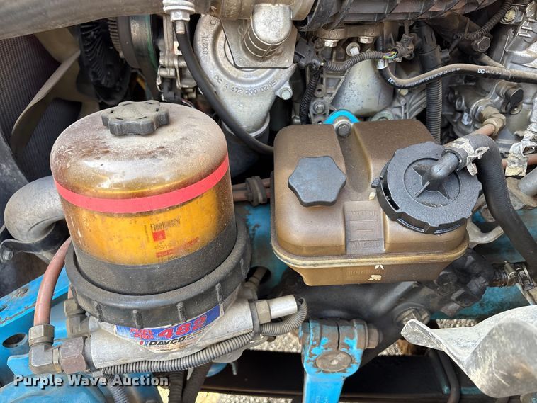 image for item EC8216 2014 Freightliner Cascadia semi truck