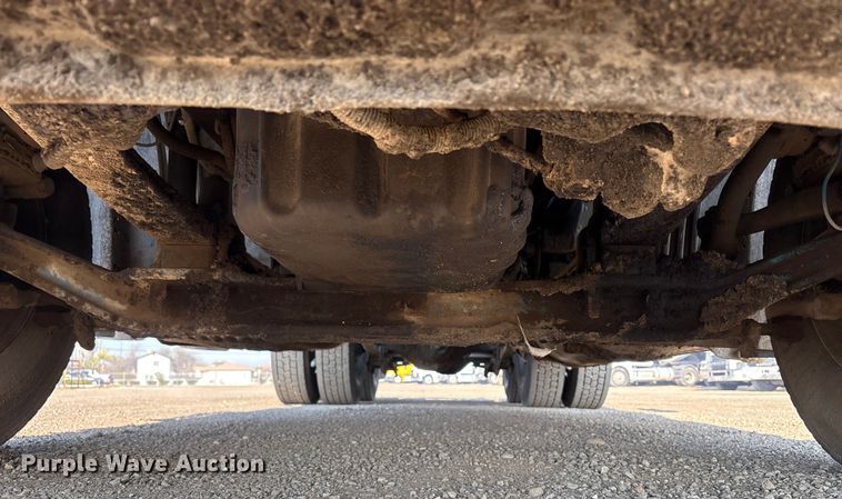 image for item EC8216 2014 Freightliner Cascadia semi truck