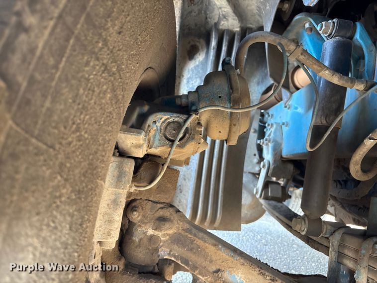 image for item EC8216 2014 Freightliner Cascadia semi truck