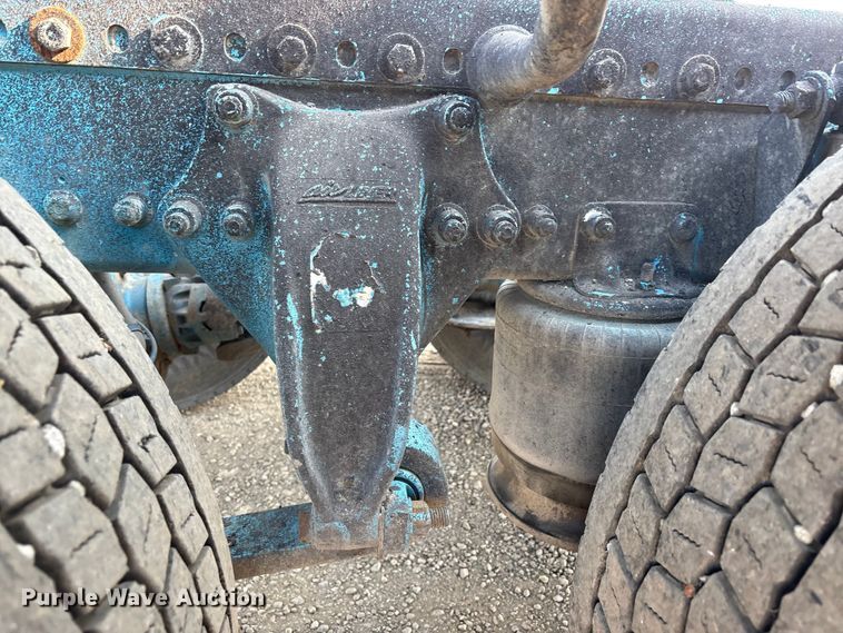 image for item EC8216 2014 Freightliner Cascadia semi truck