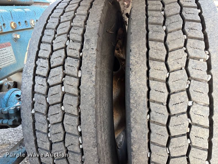 image for item EC8216 2014 Freightliner Cascadia semi truck