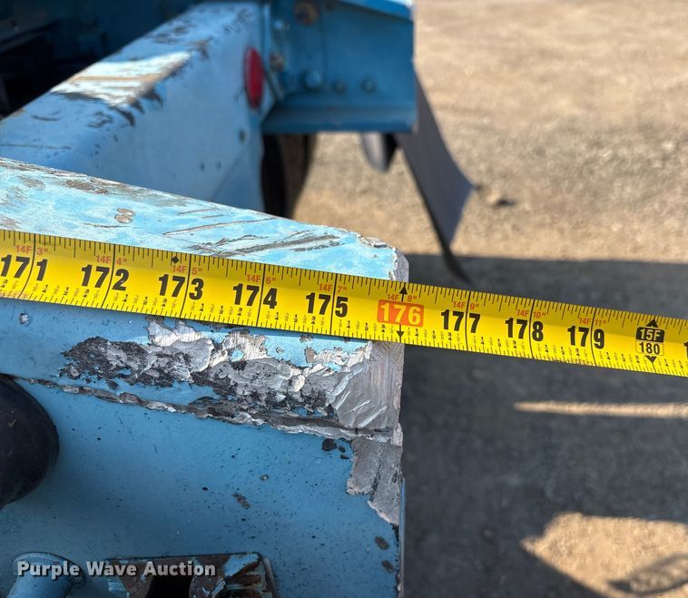 image for item EC8216 2014 Freightliner Cascadia semi truck