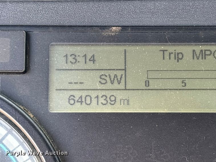 image for item EC8216 2014 Freightliner Cascadia semi truck