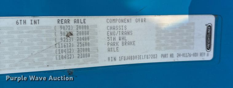 image for item EC8216 2014 Freightliner Cascadia semi truck