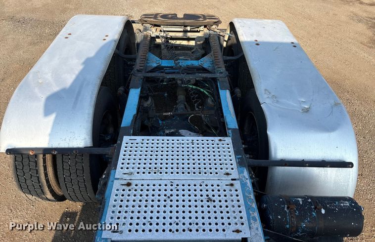 image for item EC8217 2014 Freightliner Cascadia semi truck