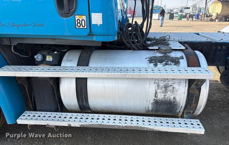 image for item EC8217 2014 Freightliner Cascadia semi truck