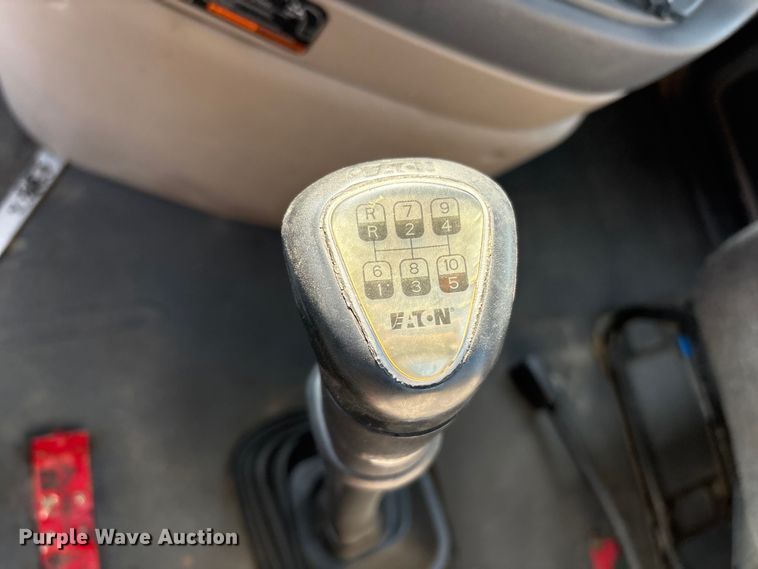 image for item EC8217 2014 Freightliner Cascadia semi truck