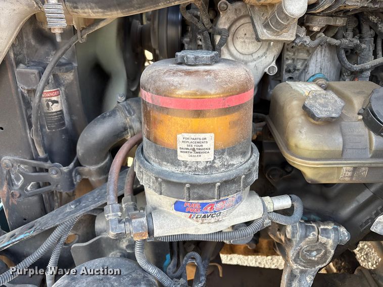 image for item EC8217 2014 Freightliner Cascadia semi truck