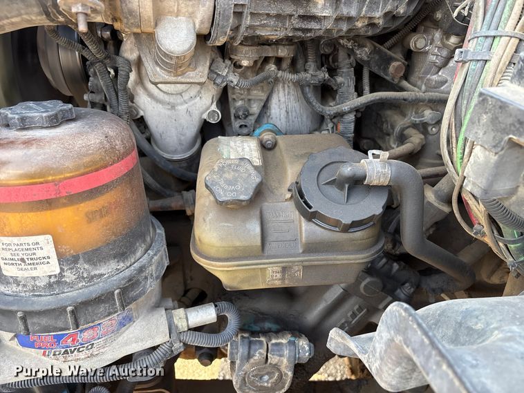 image for item EC8217 2014 Freightliner Cascadia semi truck