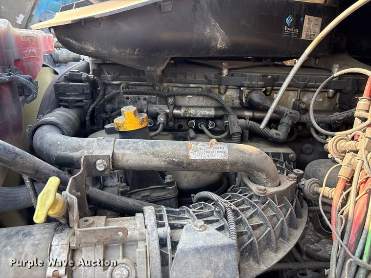 image for item EC8217 2014 Freightliner Cascadia semi truck