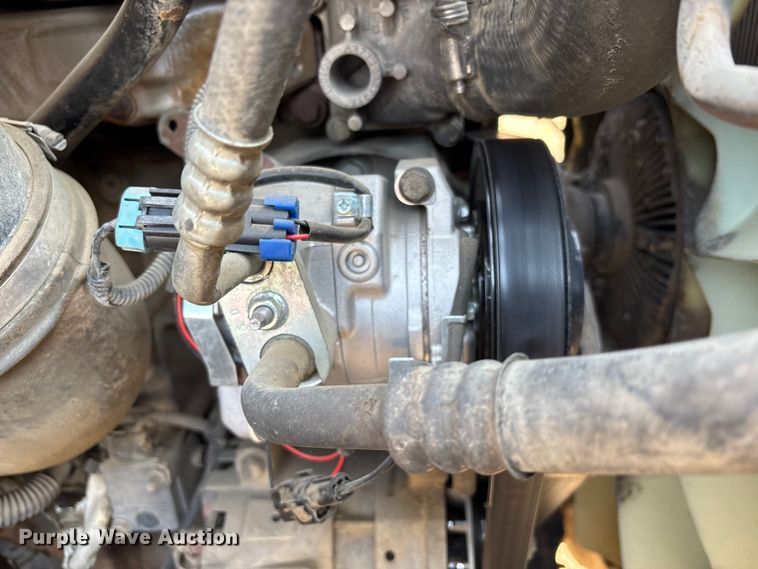 image for item EC8217 2014 Freightliner Cascadia semi truck