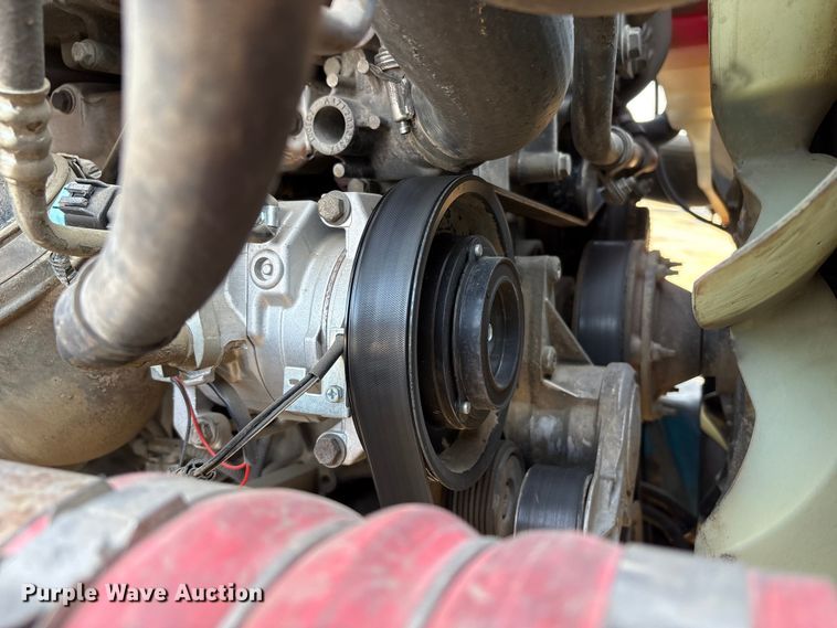 image for item EC8217 2014 Freightliner Cascadia semi truck