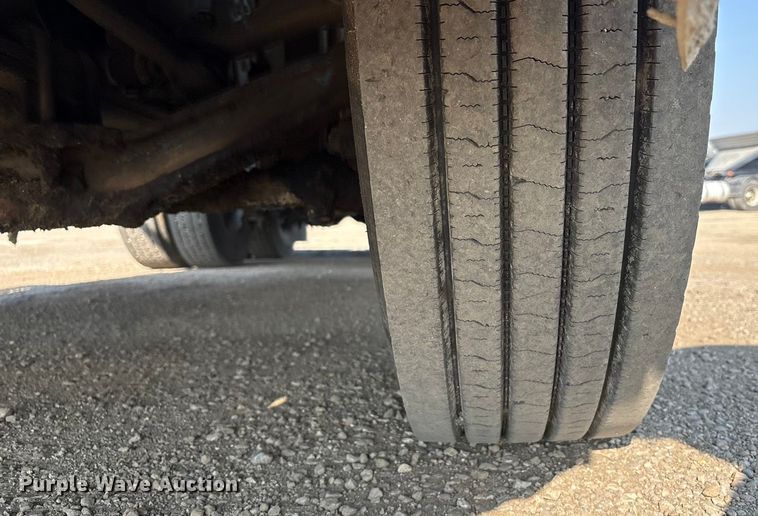 image for item EC8217 2014 Freightliner Cascadia semi truck