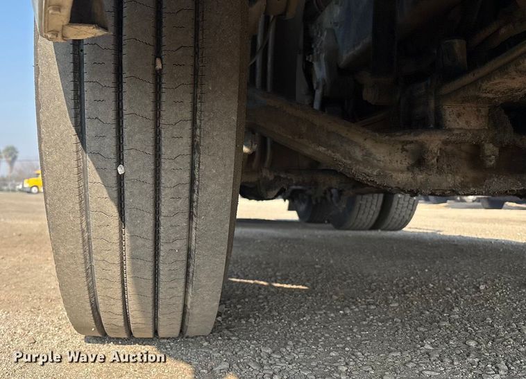 image for item EC8217 2014 Freightliner Cascadia semi truck