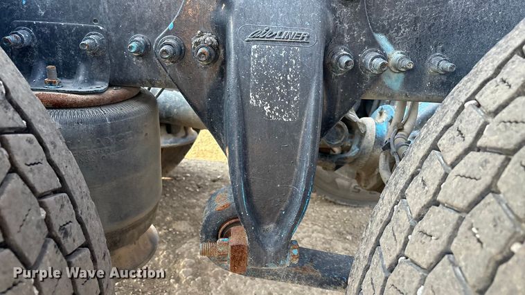 image for item EC8217 2014 Freightliner Cascadia semi truck