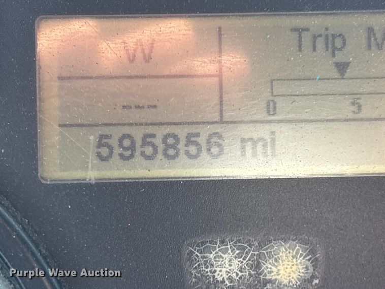 image for item EC8217 2014 Freightliner Cascadia semi truck