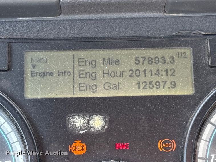 image for item EC8217 2014 Freightliner Cascadia semi truck