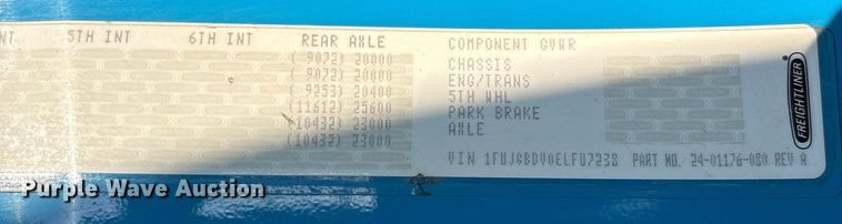 image for item EC8217 2014 Freightliner Cascadia semi truck