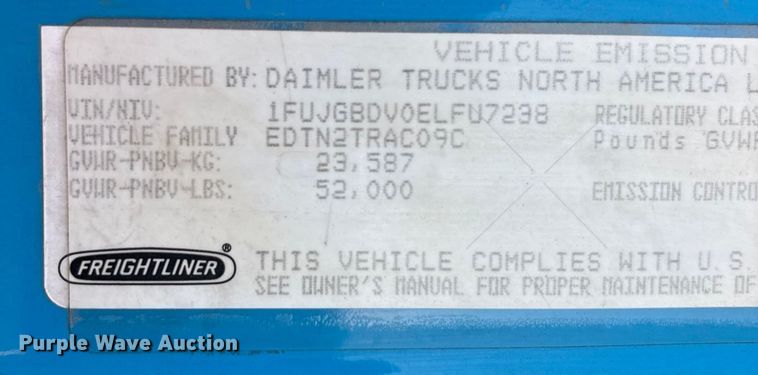 image for item EC8217 2014 Freightliner Cascadia semi truck