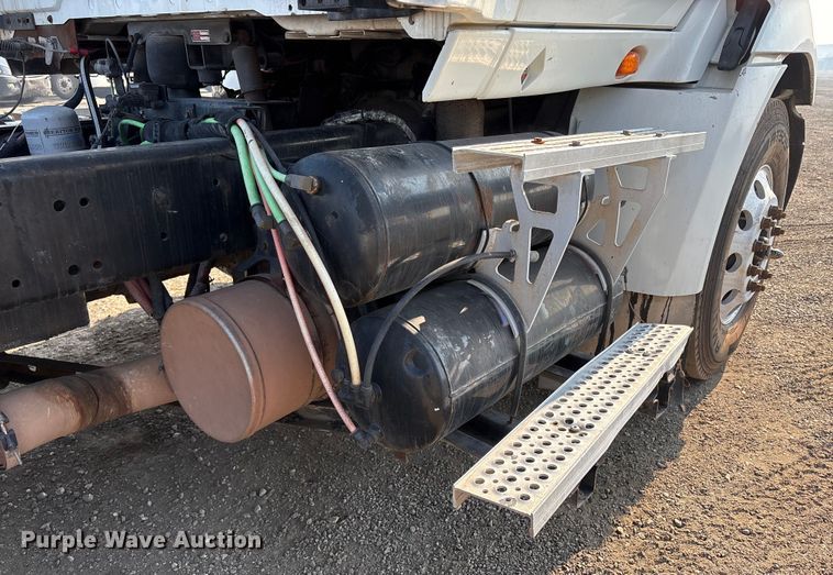 image for item EC8218 2012 International ProStar113 semi truck