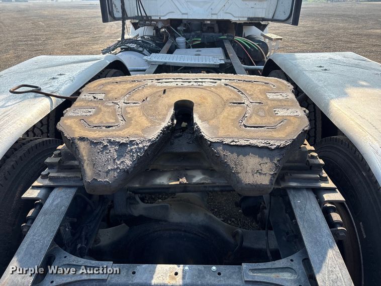 image for item EC8218 2012 International ProStar113 semi truck