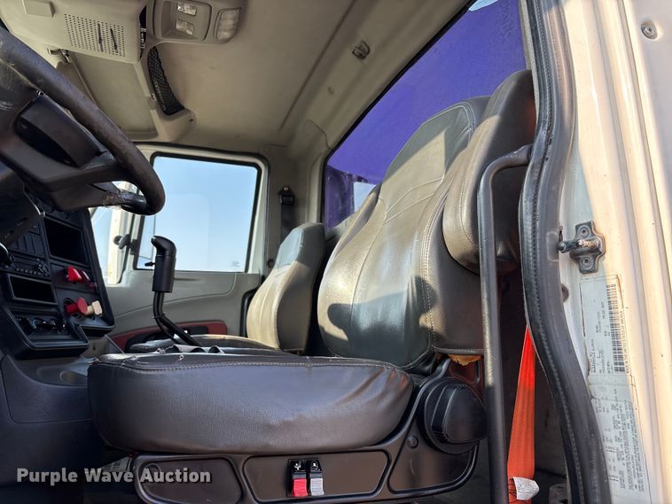 image for item EC8218 2012 International ProStar113 semi truck