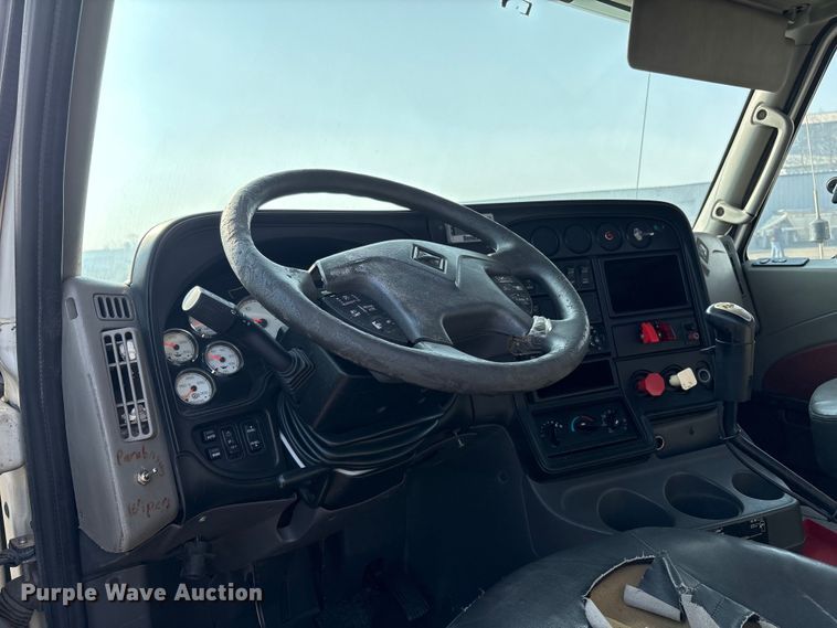 image for item EC8218 2012 International ProStar113 semi truck