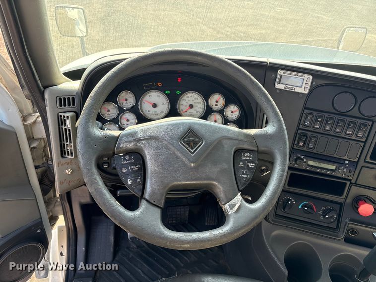 image for item EC8218 2012 International ProStar113 semi truck