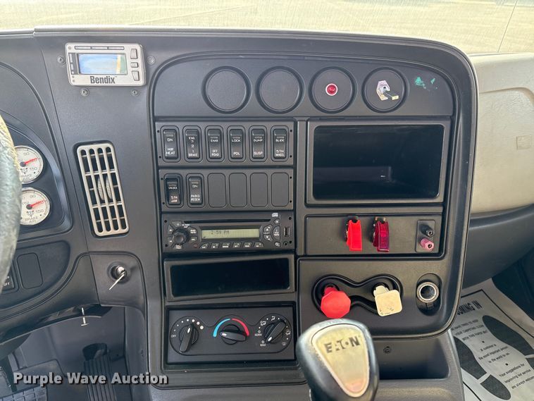 image for item EC8218 2012 International ProStar113 semi truck