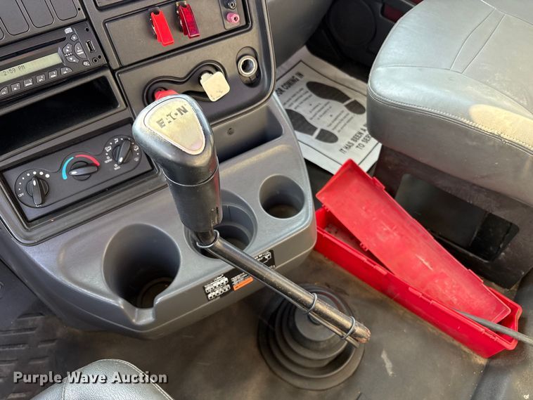 image for item EC8218 2012 International ProStar113 semi truck