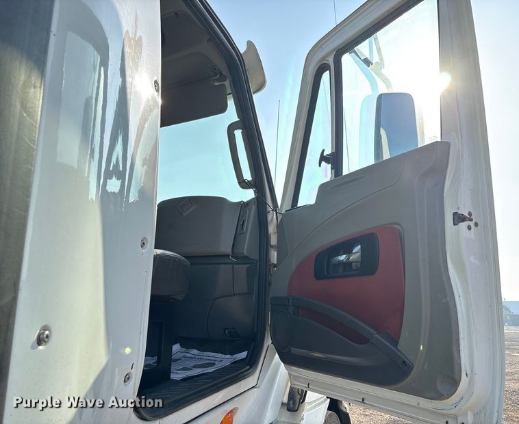 image for item EC8218 2012 International ProStar113 semi truck