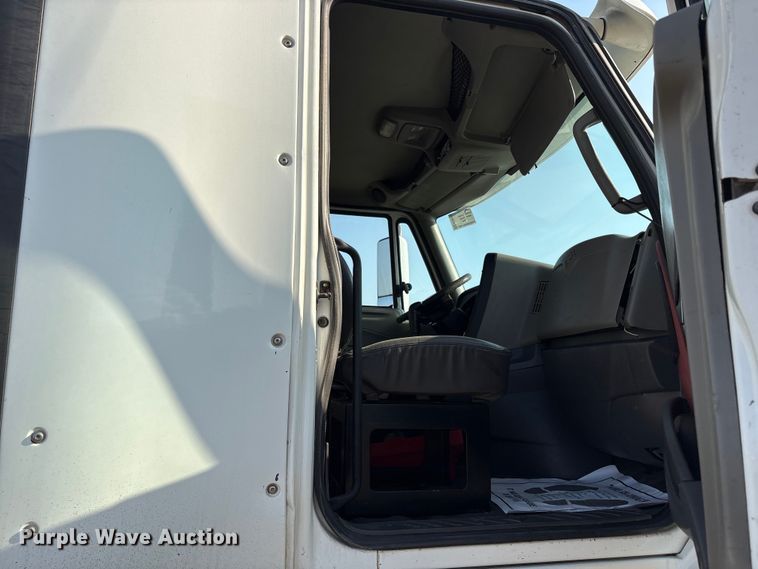 image for item EC8218 2012 International ProStar113 semi truck