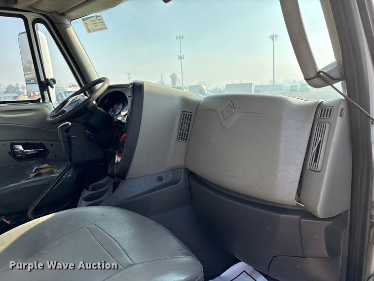 image for item EC8218 2012 International ProStar113 semi truck