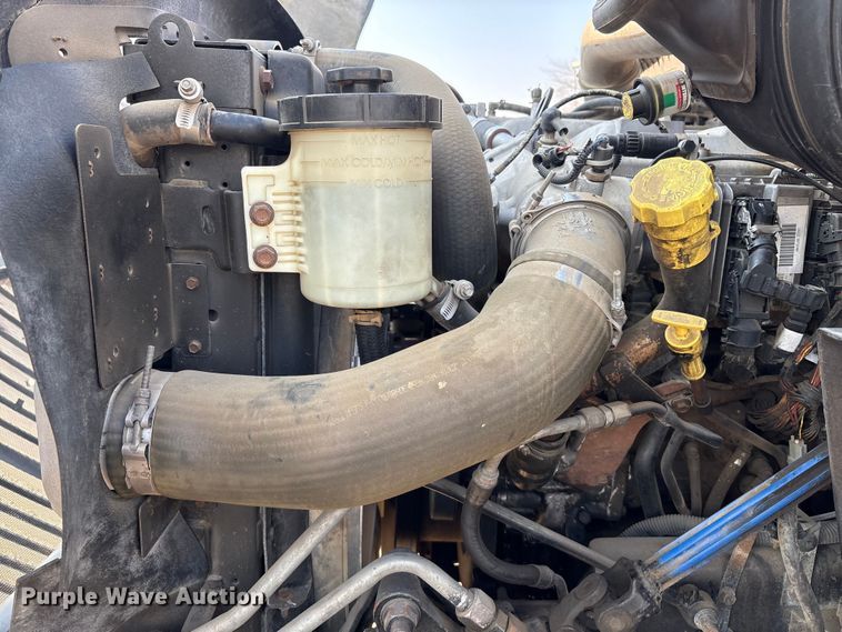 image for item EC8218 2012 International ProStar113 semi truck