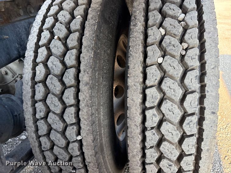 image for item EC8218 2012 International ProStar113 semi truck