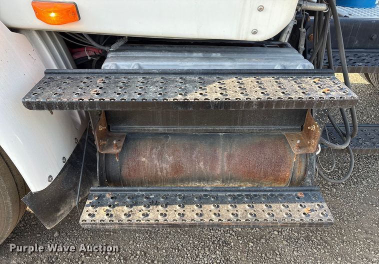 image for item EC8219 2012 International ProStar semi truck